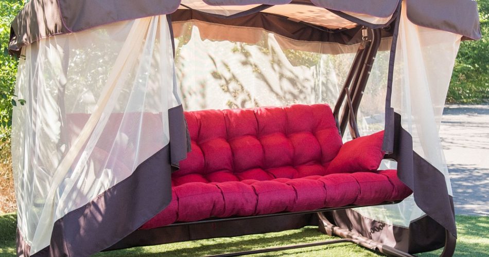 Садовые качели.