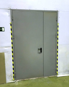 Глухие противопожарные двери: надежная защита от огня и дыма