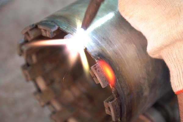 Изготовление алмазных дисков и коронок: надежность и точность