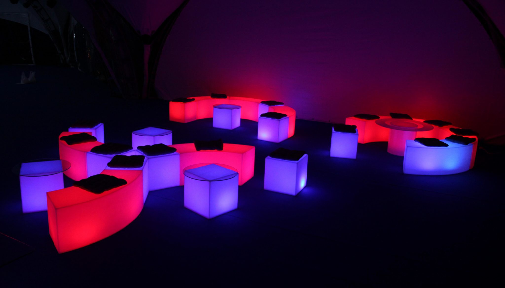 Светодиодная мебель в аренду - эффектное оформление мероприятий и пространств