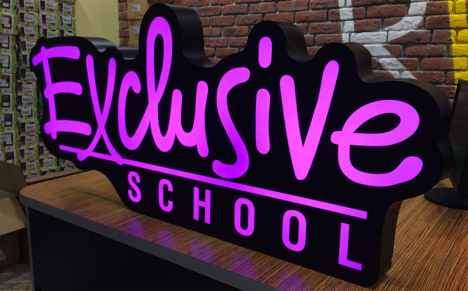 Фигурный световой короб: Эстетика и функциональность